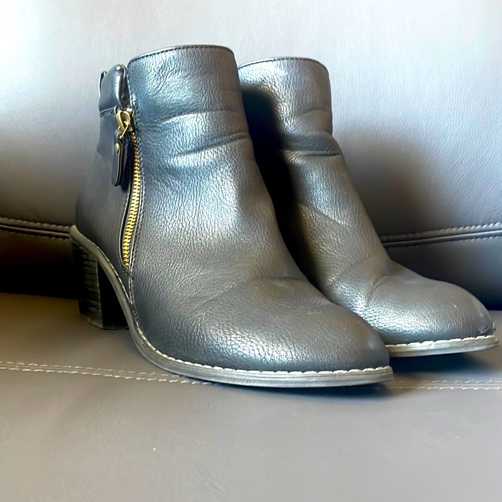 Reneeze Black Leather Booties Size 10